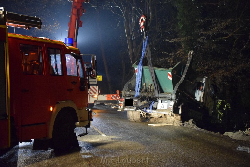 Container LKW umgestuerzt Koeln Brueck Bruecker- Dellbruecker Mauspfad P517.JPG - Miklos Laubert